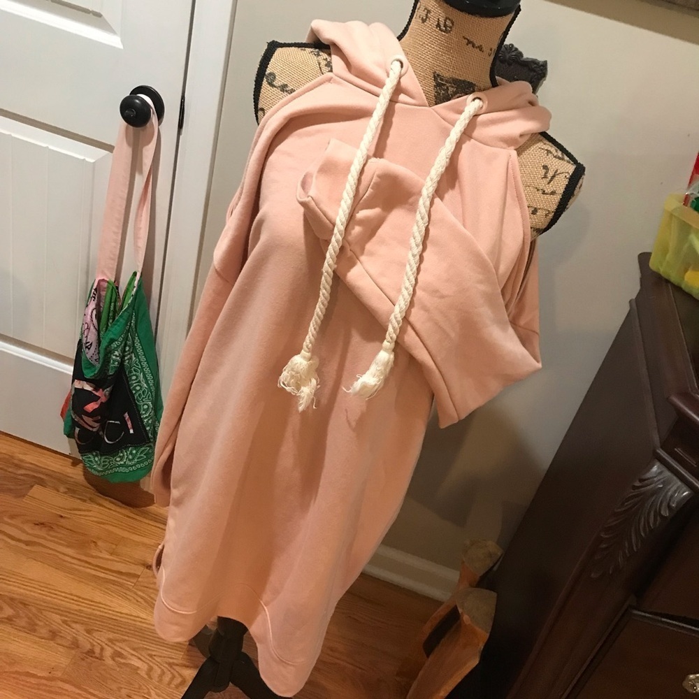 🌸Essue Oversized Cold Shoulder/Longer Length Hoodie